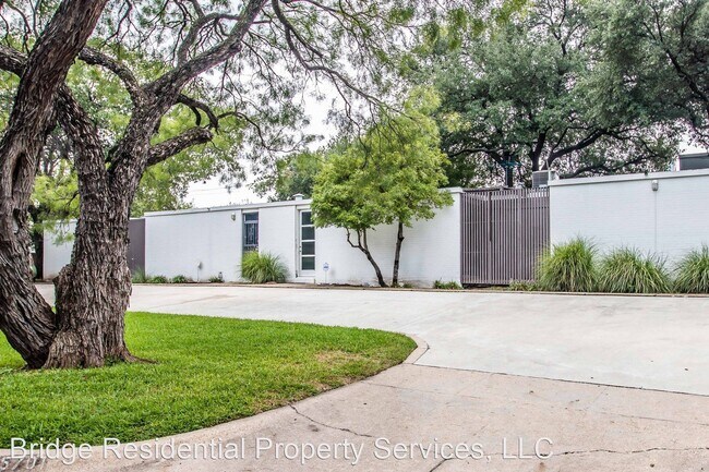 Building Photo - 2 br, 2 bath House - 5701 Pershing Avenue, #4
