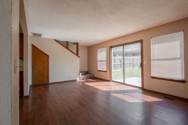 Building Photo - 9016-9020 N Rockwell Dr