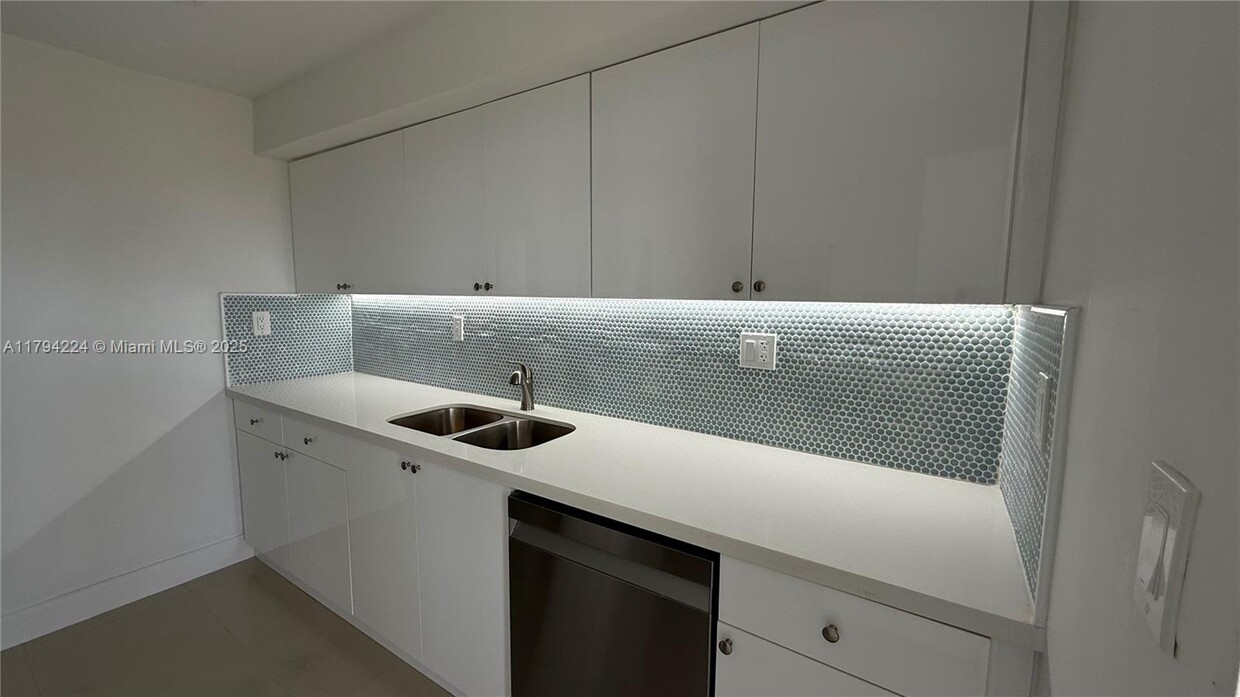 Foto del edificio - 16546 NE 26th Ave