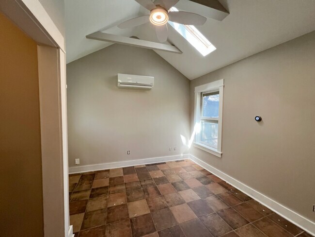 Foto del edificio - 506 S Poplar St