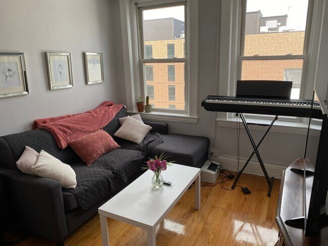 Building Photo - HOT NORTH END LISTING!!!!
