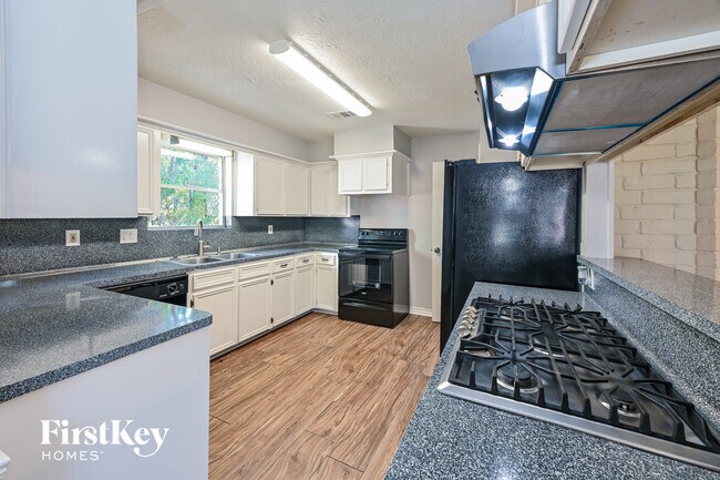 Foto del edificio - 11907 Cedarcliff Dr