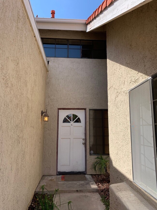 Foto del edificio - MORENO VALLEY 4+2.5 WITH POOL AVAILABLE Fe...