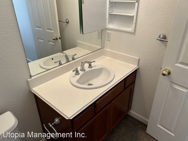 Building Photo - 4 br, 3.5 bath House - 3906 Glacier Court
