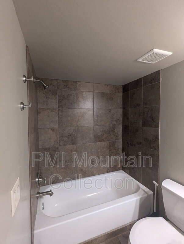 Building Photo - 249 S 400 E