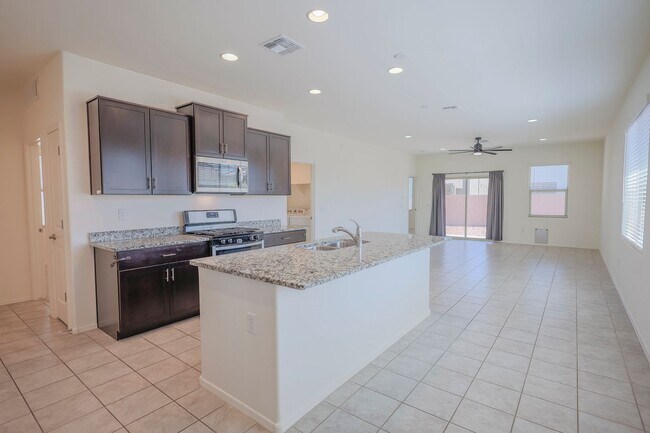 Foto del edificio - *** $400.00 OFF MOVE IN SPECIAL ***   BEAU...