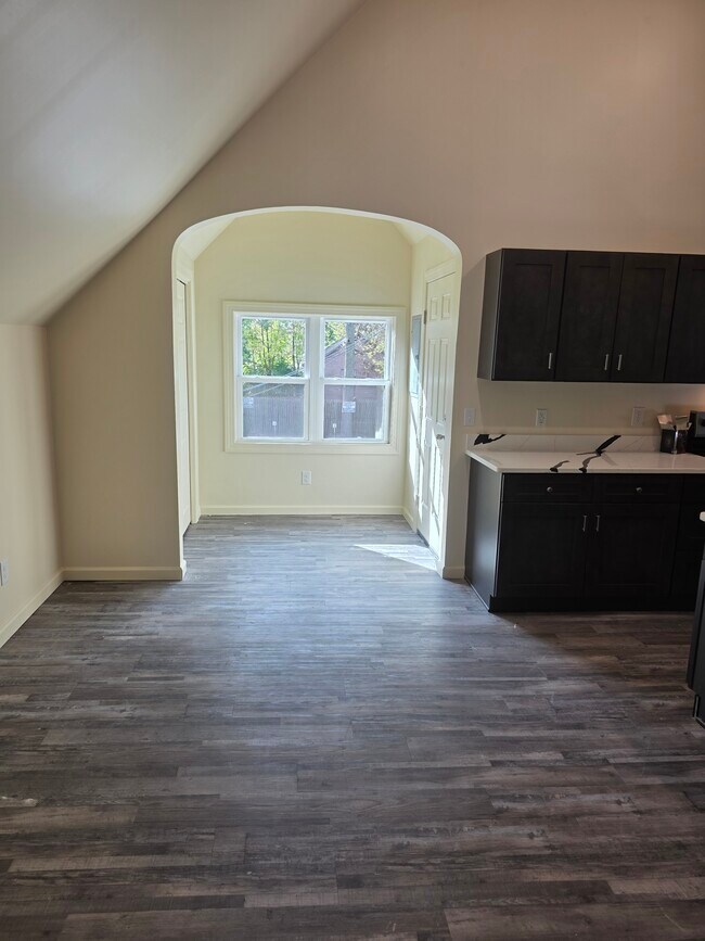 Entry - 707 W Michigan Ave