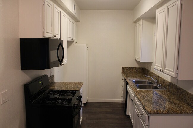 Building Photo - 11915 Riverside Dr