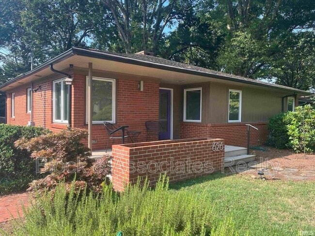 Building Photo - 626 Smedes Pl