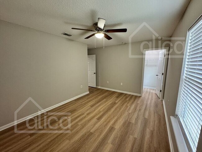 Building Photo - 11550 Pleasant Creek Dr