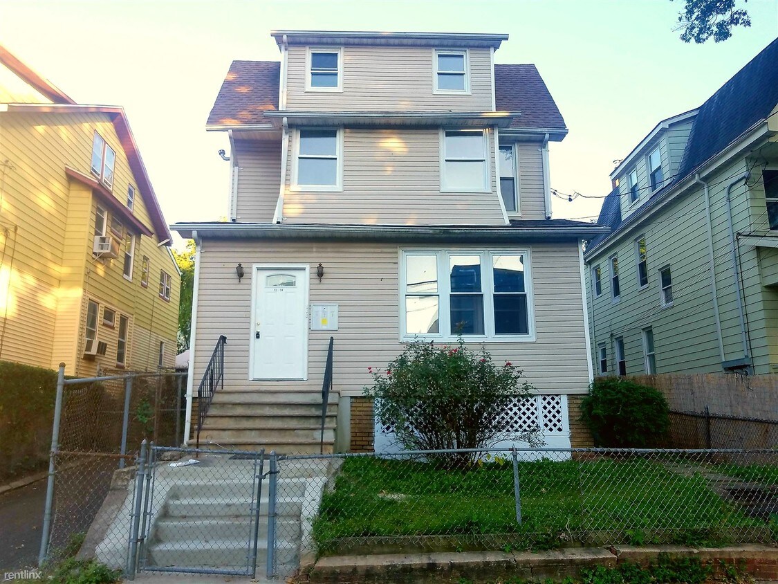 Primary Photo - 92 Cedar Ave