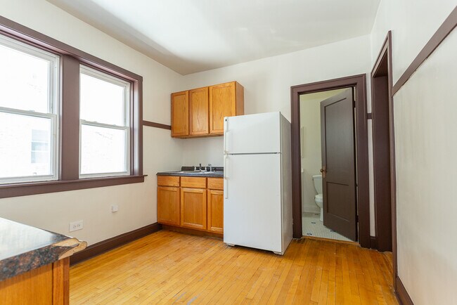Building Photo - 2436 N Leclaire Ave
