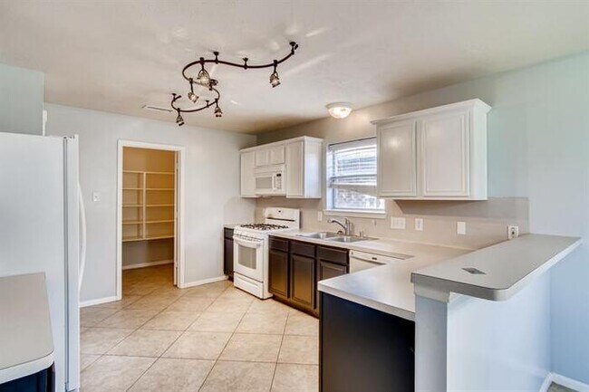 Foto del edificio - 23031 S Waterlake Dr, Richmond, TX, 77406