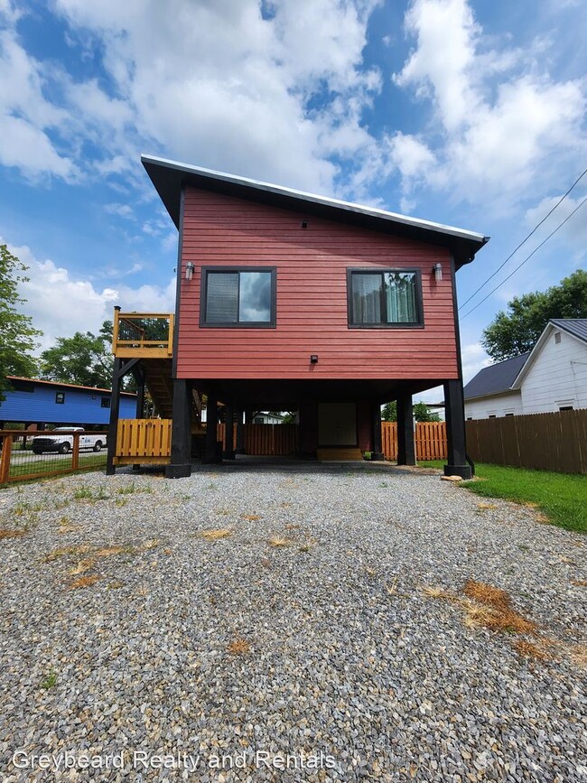 Building Photo - 2 br, 2 bath House - 19 Salisbury Ave