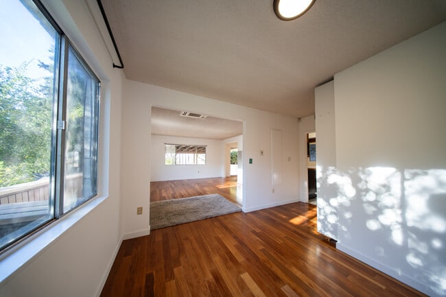 Building Photo - 8639 Crescent Dr