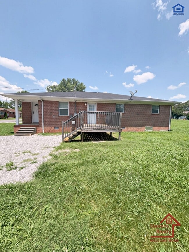 Building Photo - 207 Bermuda Dr