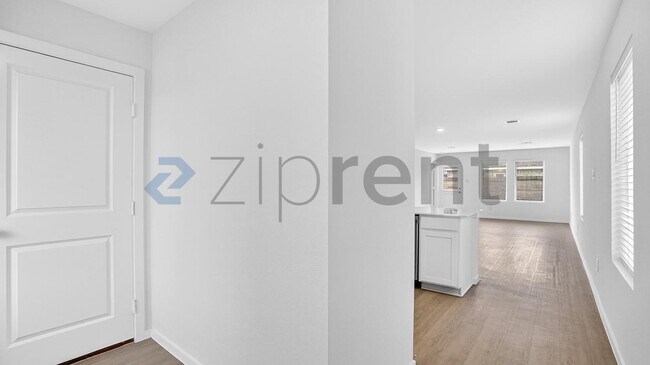 Building Photo - 3045 Fantasy Ter Dr