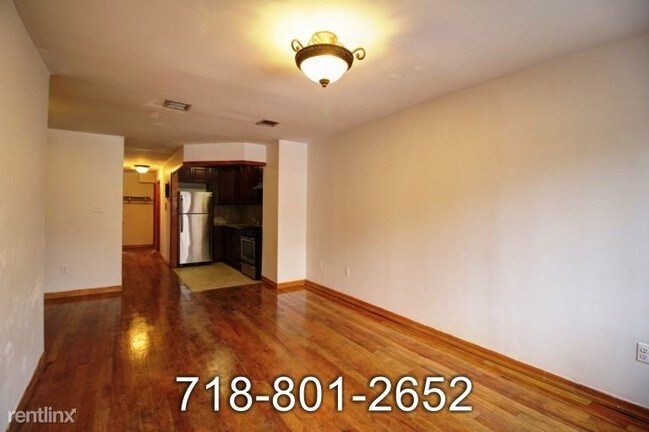 Building Photo - 658 Maple St