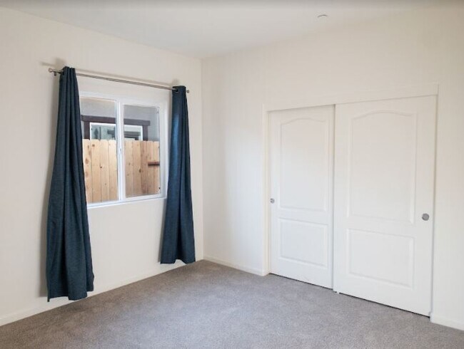 Foto del edificio - 4264 Lasalle Dr