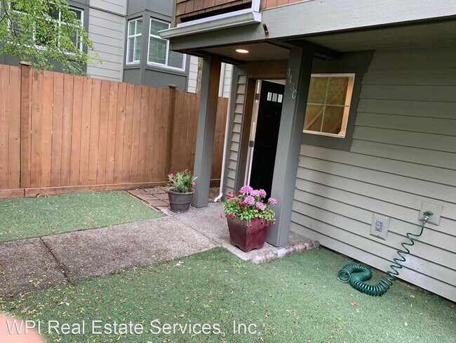 Building Photo - 3 br, 2.5 bath House - 443 NE Ravenna Blvd...