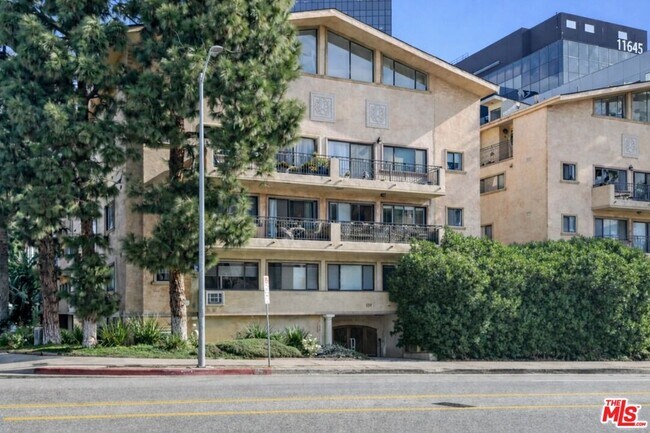 Foto del edificio - 1154 S Barrington Ave