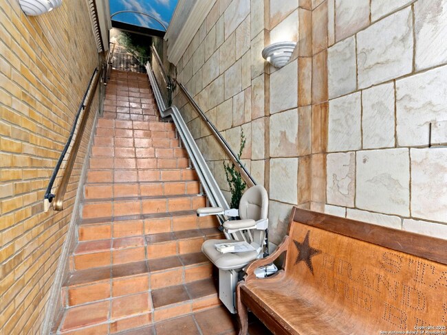 Foto del edificio - 211 N Presa St