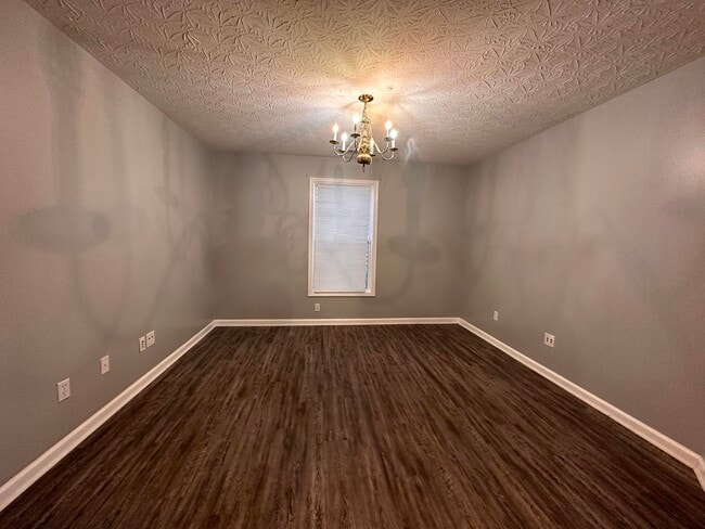 Building Photo - 508 Newbury Way