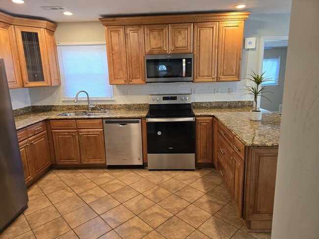 Kitchen - 1584 Boles Pl