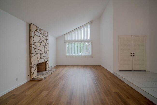 Foto del edificio - Fountain Valley Family home