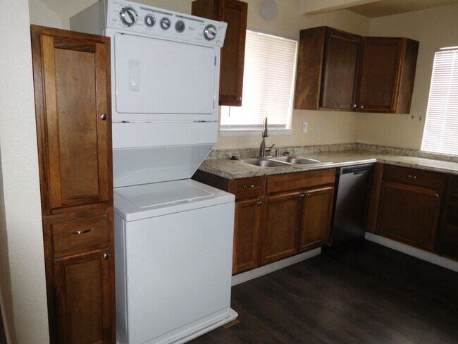Foto del edificio - 5 Bedroom , 3 Bath Home close to UNR