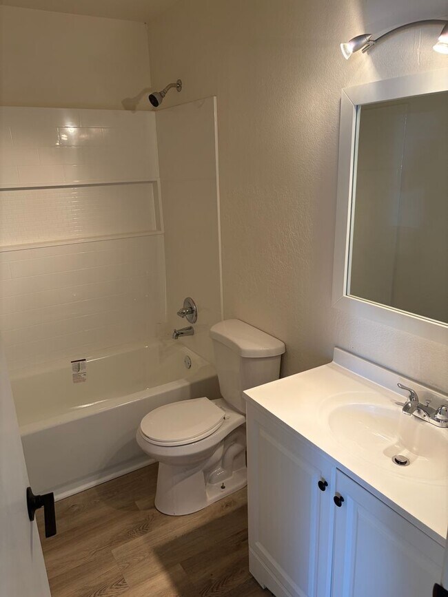Building Photo - 514 S Bellview