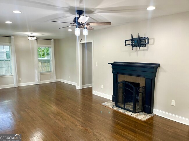 Building Photo - 1146 Edgefield Dr SW