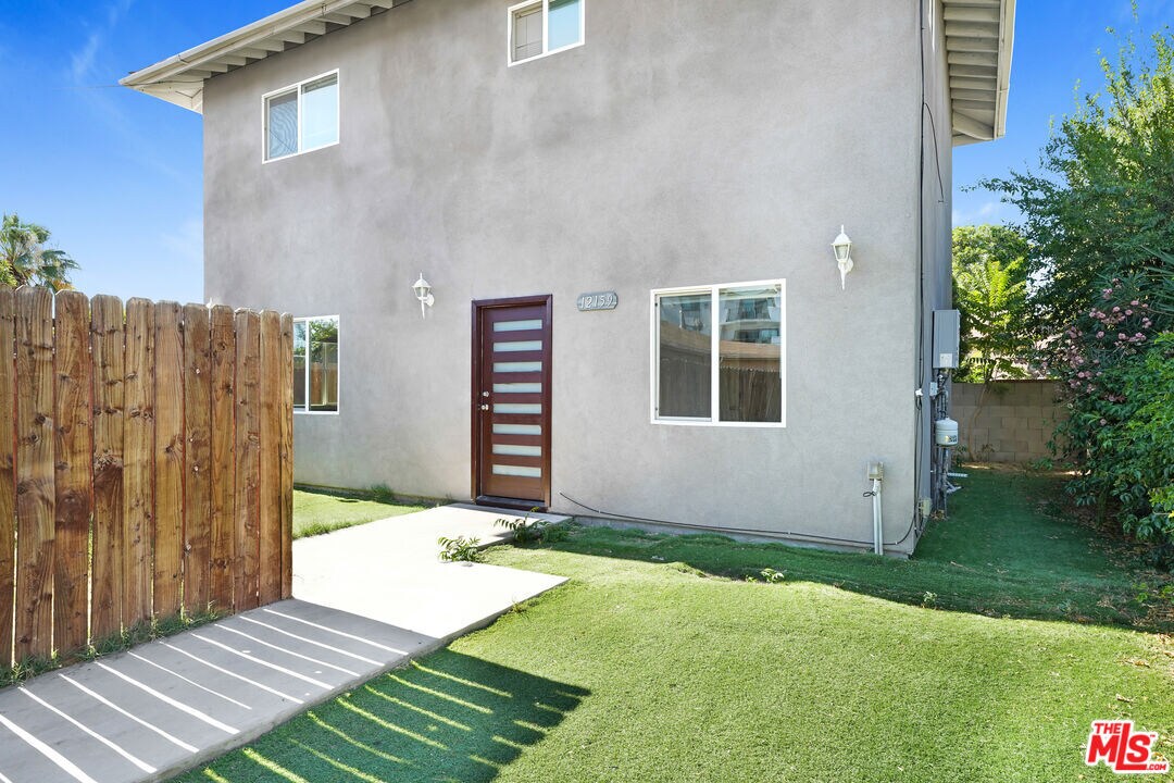 Foto principal - 12159 Hart St