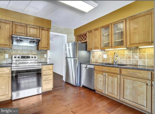 Building Photo - 3151 Borge St