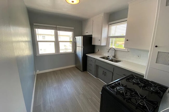 Building Photo - 3995 Inglewood Blvd