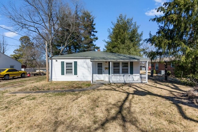Building Photo - Updated Cozy 2 bedroom House