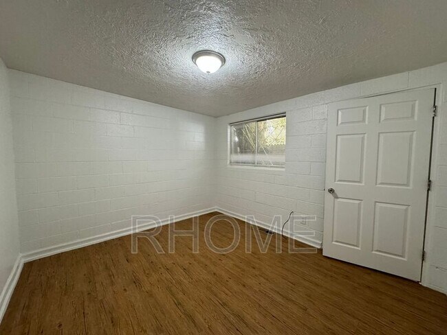 Foto del edificio - 2725 S Edison St