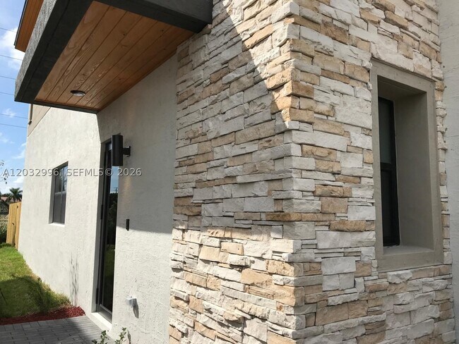 Foto del edificio - 8102 NW 105th Ct