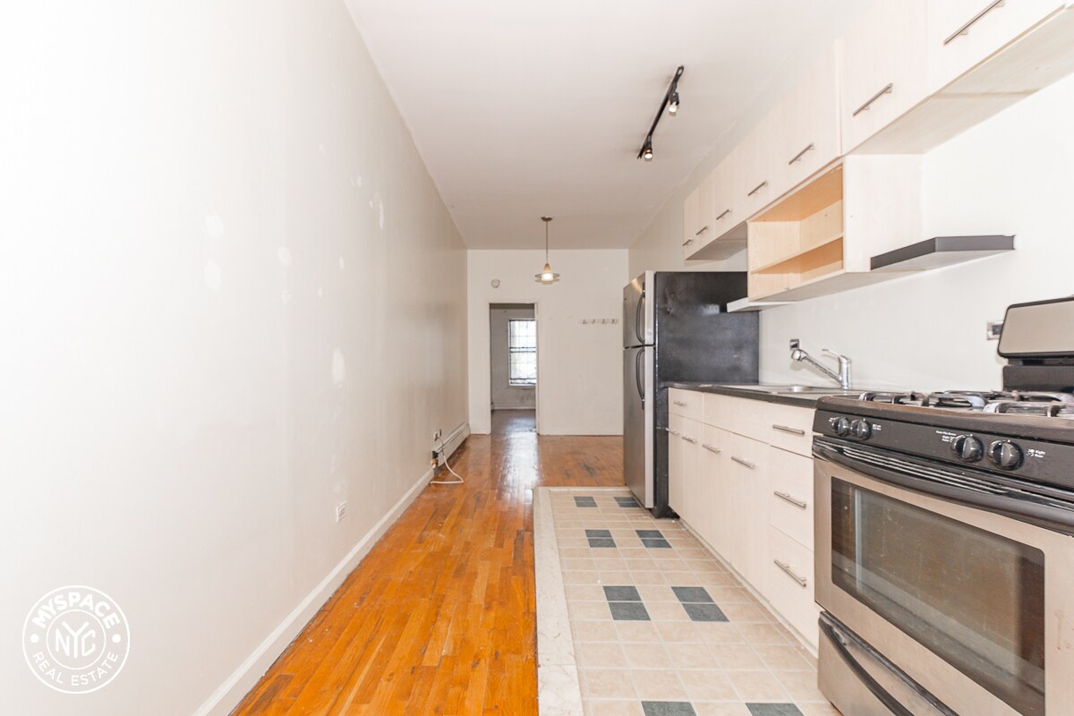 Primary Photo - 77 Central Ave