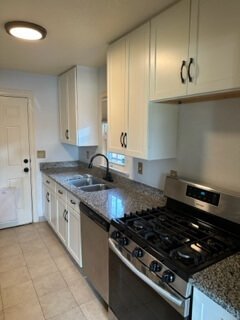 Foto del edificio - Charming 2-Bedroom Single Family Home with HUGE lot! Available 3/1