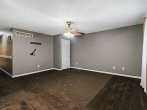 Building Photo - 1622 Iowa St