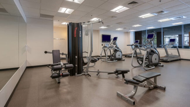 Building Photo - 14 Summer St