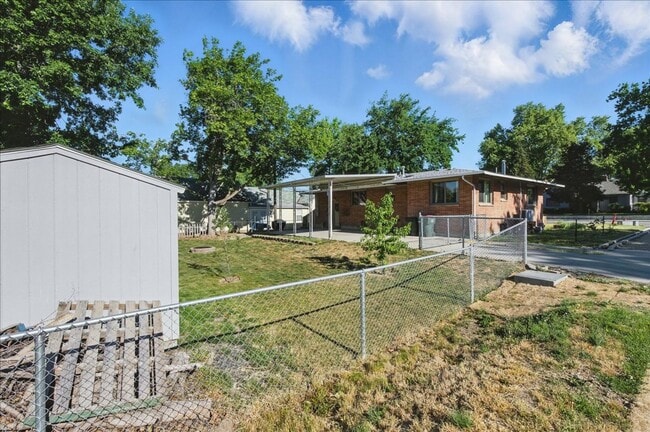 Building Photo - 303 W Pine Ave