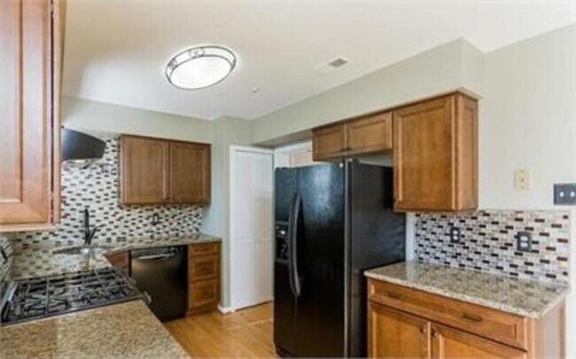 Foto del edificio - 7681 Blueberry Hill Ln