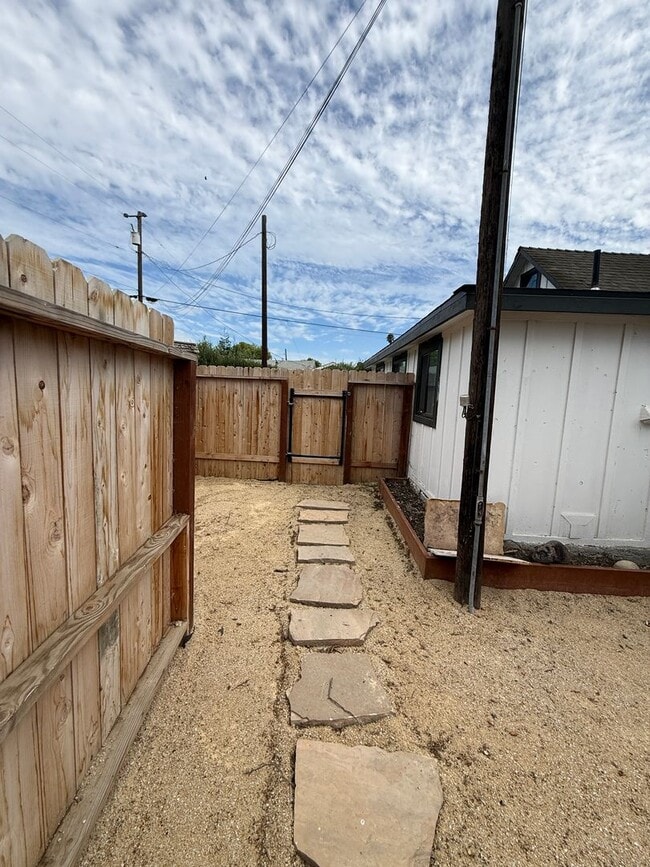 Building Photo - W20500
