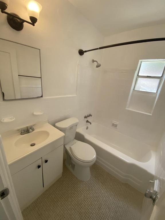 Building Photo - 28 Majorca Ave