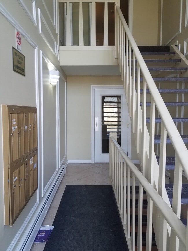 9958 S 84th Terrace Unit 206, Palos Hills, IL 60465 Condo for Rent in