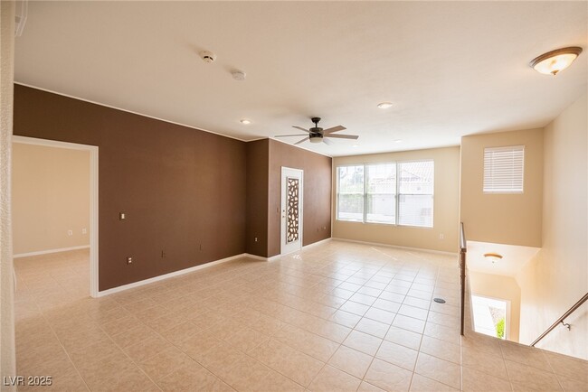 Foto del edificio - 8555 W Russell Rd