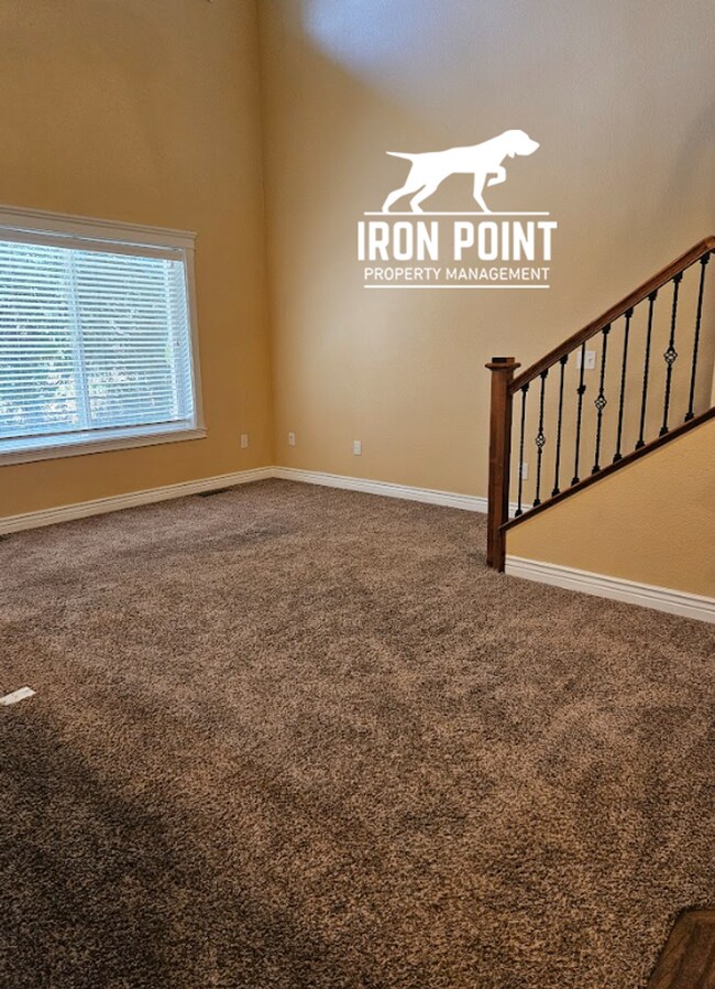 Foto del edificio - 3/2.5 in Boise-2 Car Garage, Fireplace, Vaulted Ceilings, Landscaping Included.