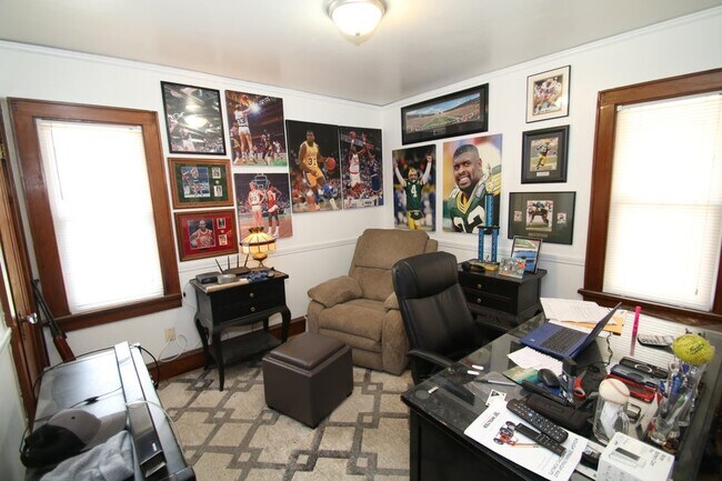 Foto del edificio - 2639 N 61st St